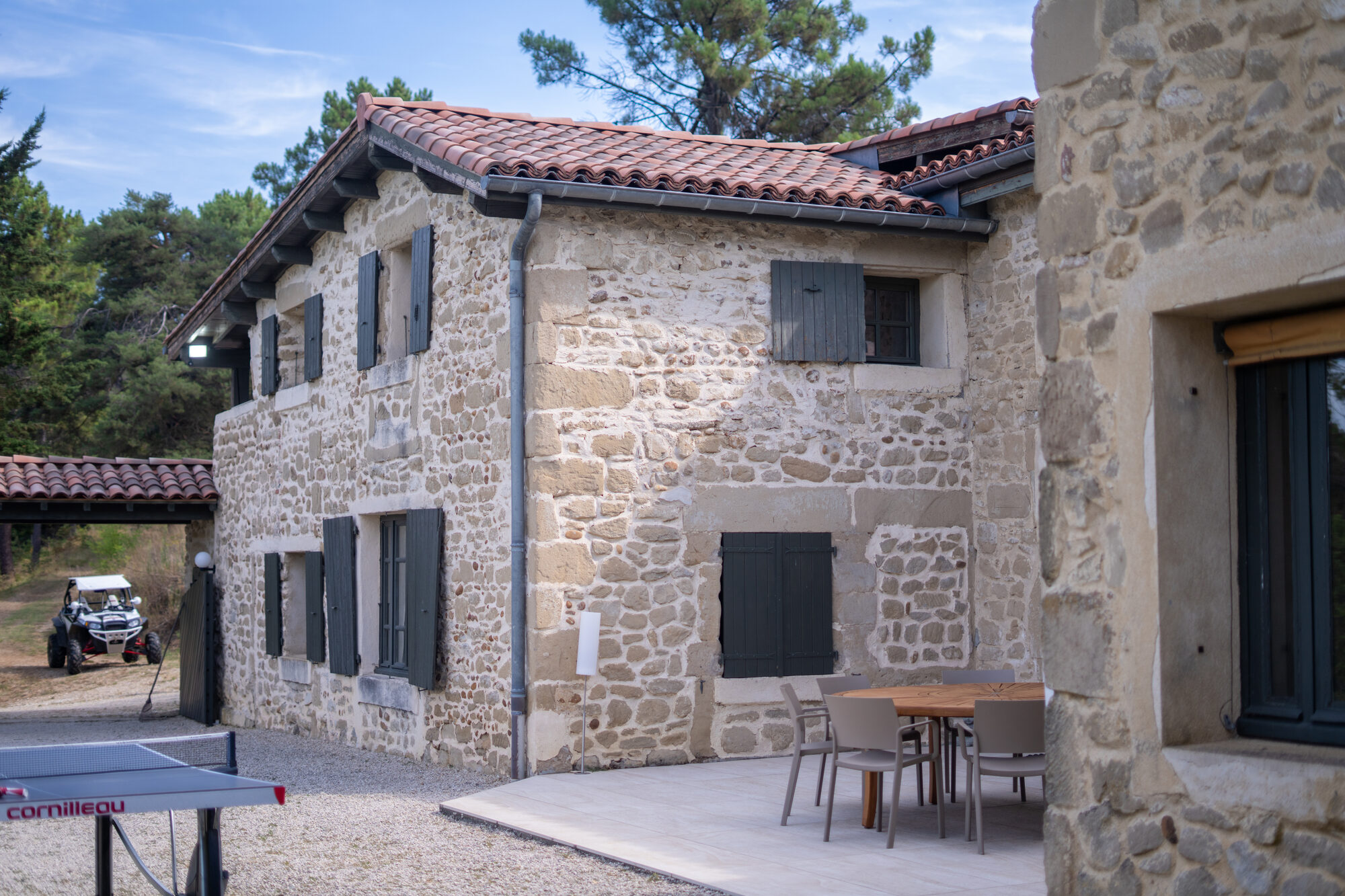 Façade latérale en pierre