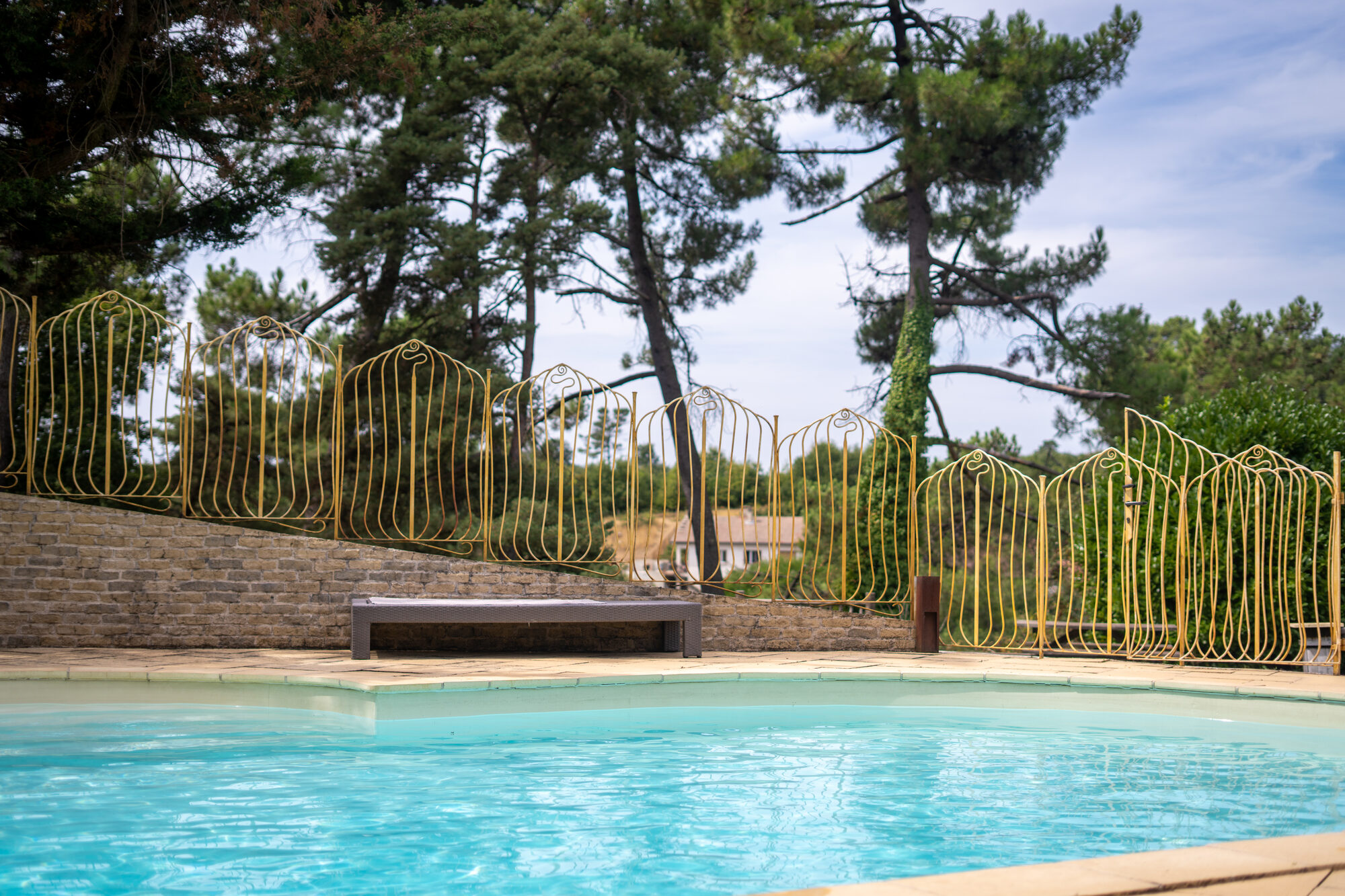 Piscine — vue depuis la terrasse